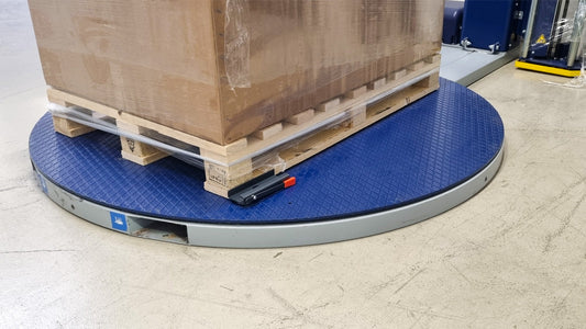 Imballaggio pallet leggeri: come evitare rotazioni e cadute durante la fasciatura