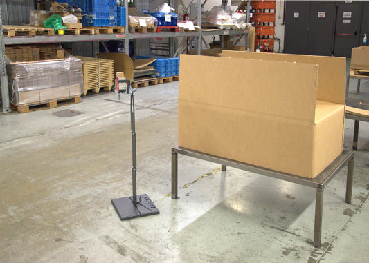 Supporto da pavimento per dispenser nastro adesivo TENDY 3.0 by Bracky in officina